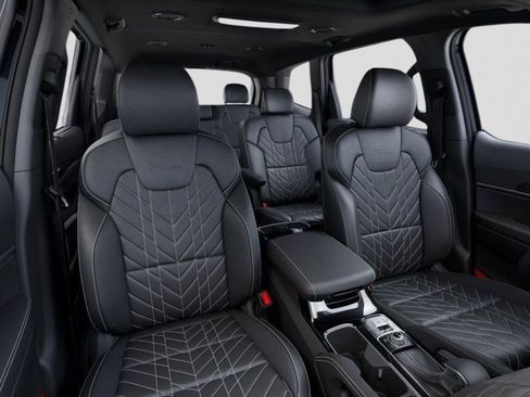 Used 2025 Kia Telluride AWD image 15