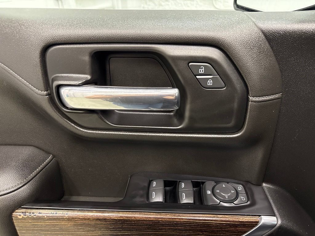Used 2019 GMC Sierra 1500 SLE w/ Preferred Package AWD/4WD image 17