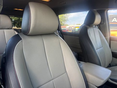 Used 2017 Kia Sedona LX w/ LX Essentials Premium Package FWD image 34