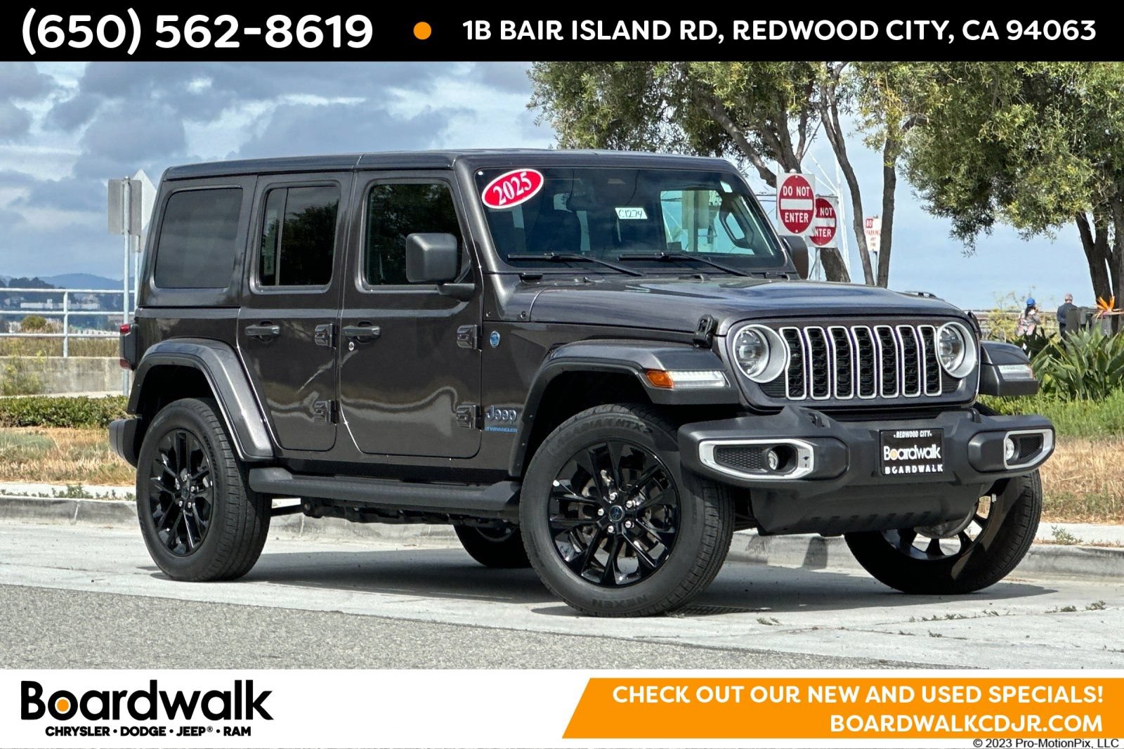 Used 2025 Jeep Wrangler Unlimited Sahara AWD/4WD image 1