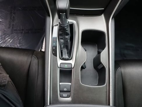 Used 2020 Honda Accord EX image 31