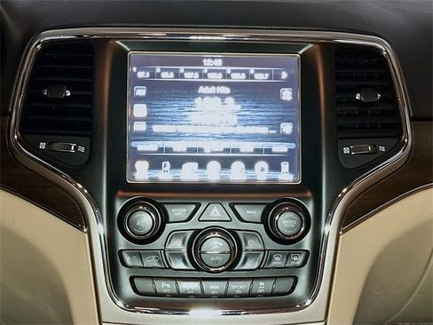 Used 2017 Jeep Grand Cherokee Limited image 30