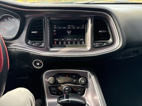Used 2018 Dodge Challenger SXT image 6