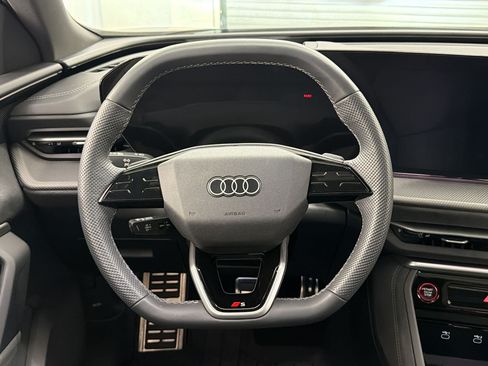 Used 2025 Audi SQ5 Prestige AWD/4WD image 11