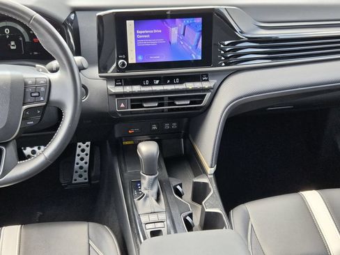 Used 2025 Toyota Camry SE FWD image 17