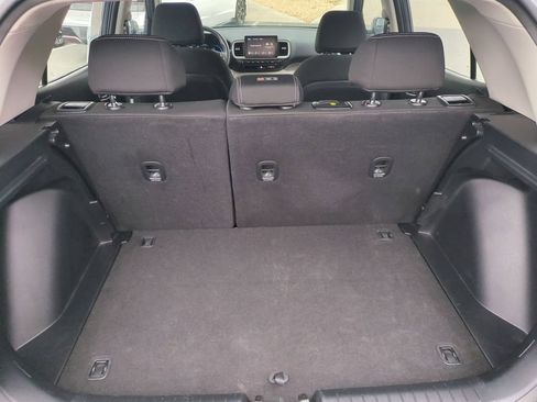 Used 2025 Hyundai Venue SEL FWD image 27