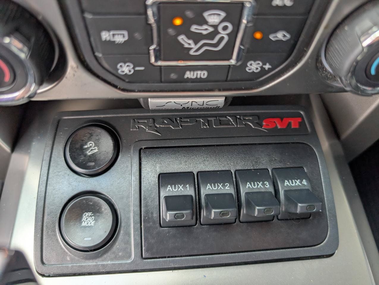 Used 2014 Ford F150 Raptor w/ Equipment Group 801A Luxury AWD/4WD image 23