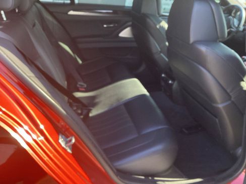 Used 2015 BMW M5 RWD image 4