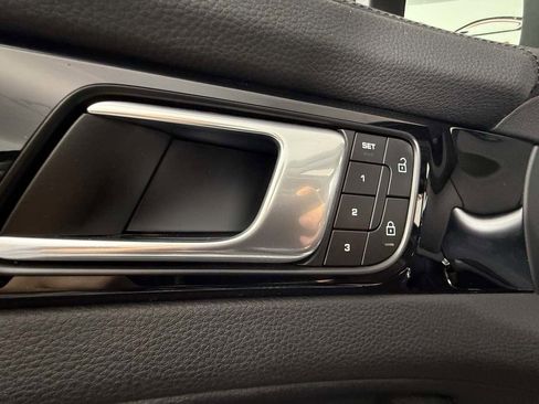 Used 2022 Porsche Panamera 4 w/ Premium Package AWD/4WD image 24