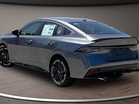 New 2026 Nissan Sentra SR w/ Floor Mat Package FWD image 3