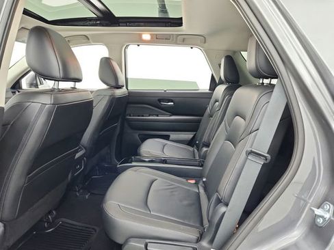 Used 2025 Nissan Pathfinder SL w/ SL Premium Package image 37
