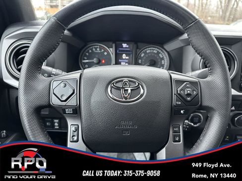 Used 2021 Toyota Tacoma TRD Off-Road w/ TRD Premium Off Road Package image 19