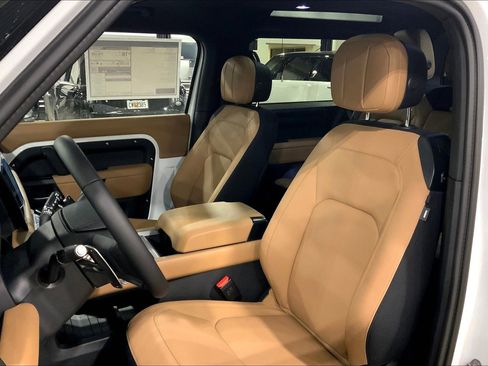 Used 2025 Land Rover Defender 90 V8 image 9