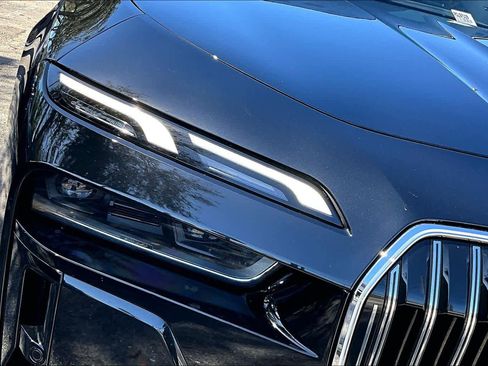 Used 2023 BMW 740i image 28