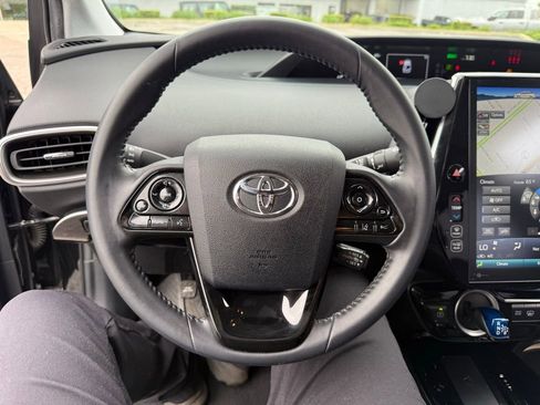 Used 2022 Toyota Prius Prime XLE image 6