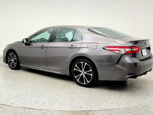 Used 2018 Toyota Camry SE w/ Moonroof Package FWD image 7