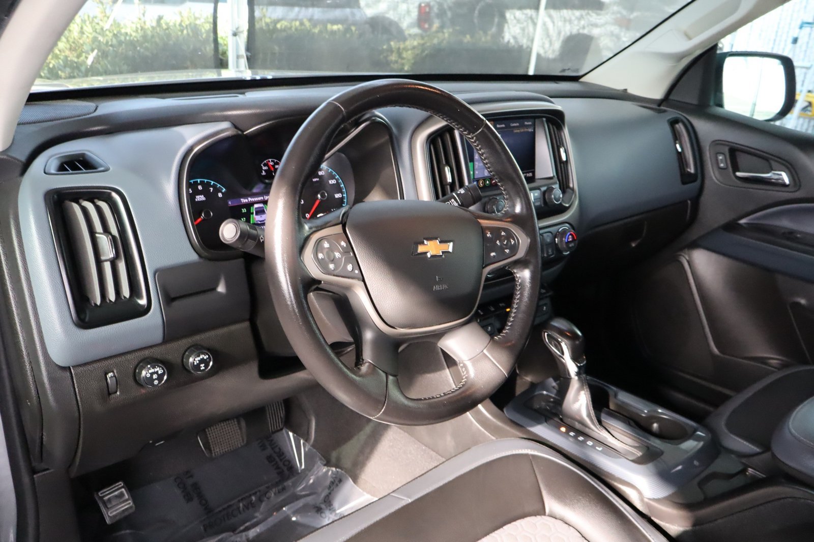 Used 2022 Chevrolet Colorado Z71 w/ Trail Boss Package AWD/4WD image 18