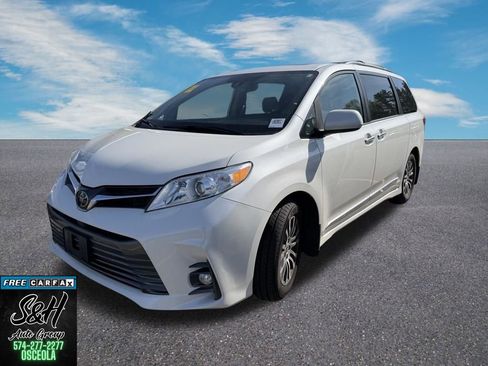Used 2020 Toyota Sienna XLE w/ XLE Navigation Package image 3
