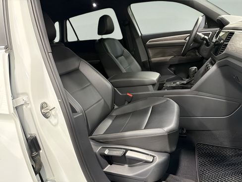 Used 2023 Volkswagen Atlas Cross Sport SE w/ Panoramic Sunroof Package FWD image 14