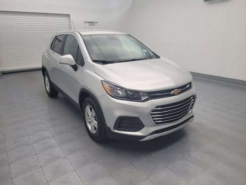 Used 2021 Chevrolet Trax LS w/ Tint and Cruise Package FWD image 13