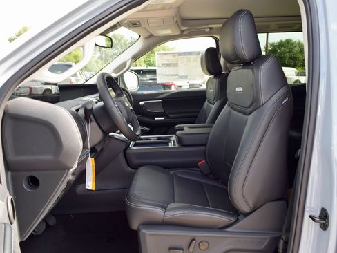 New 2025 Ford Expedition Platinum w/ Driver's Package image 18