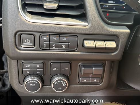 Used 2023 Chevrolet Suburban High Country w/ Premium Package AWD/4WD image 13