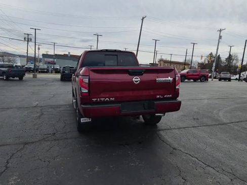Used 2021 Nissan Titan SL w/ Moonroof Package image 8