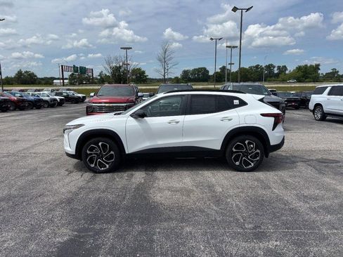 New 2026 Chevrolet Trax RS w/ Sunroof Package FWD image 2