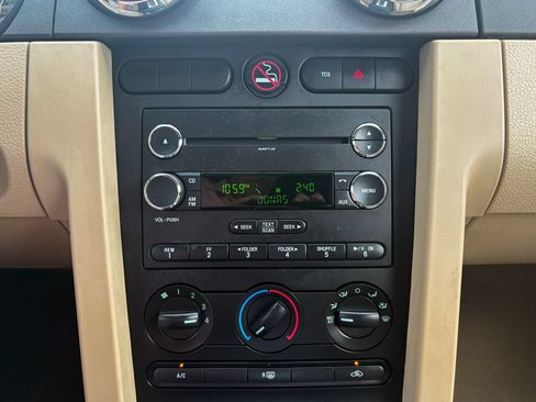 Used 2009 Ford Mustang Convertible RWD image 26