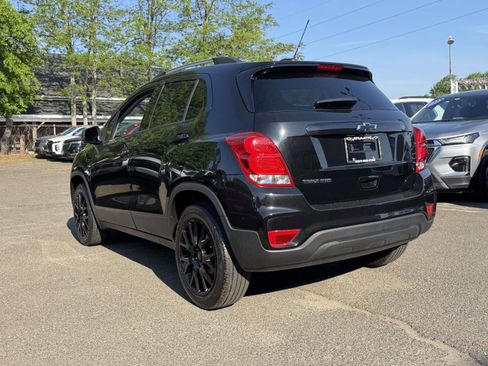 Used 2022 Chevrolet Trax LT w/ Midnight Edition AWD/4WD image 3