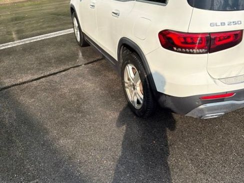 Used 2022 Mercedes-Benz GLB 250 4MATIC image 3