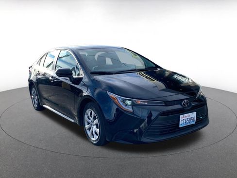 Used 2025 Toyota Corolla LE image 1