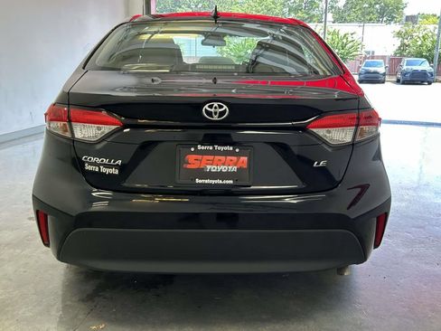 Used 2025 Toyota Corolla LE FWD image 4