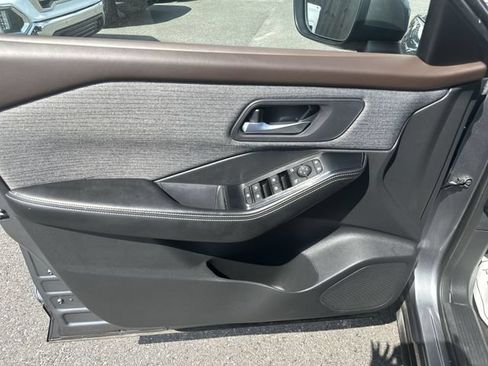 Used 2022 Nissan Rogue SV FWD image 15