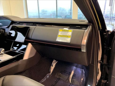 New 2025 Land Rover Range Rover SE image 26