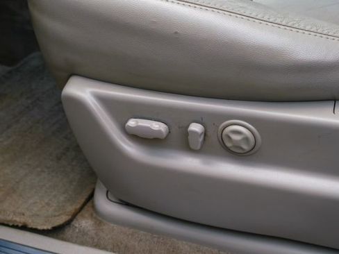 Used 2009 GMC Yukon XL SLT image 16