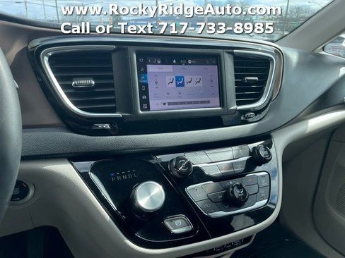 Used 2023 Chrysler Voyager LX image 28