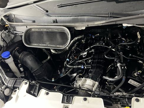 Used 2023 Ford Transit 350 XLT image 32