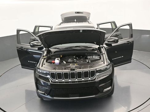 Used 2025 Jeep Grand Cherokee Laredo image 65