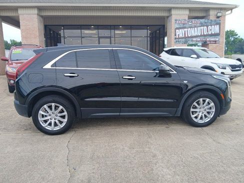 Used 2023 Cadillac XT4 Luxury FWD image 2