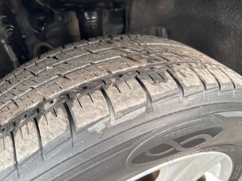 Used 2021 Toyota RAV4 XLE AWD/4WD image 28