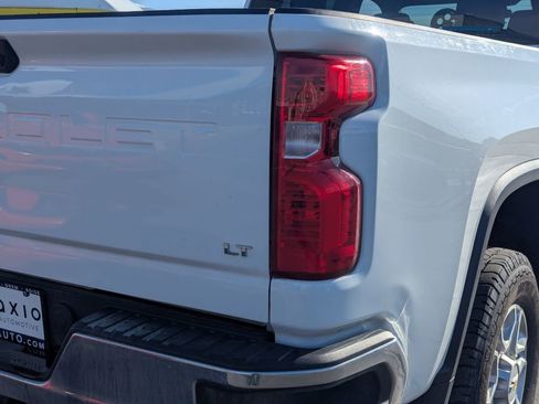 Used 2022 Chevrolet Silverado 2500 LT w/ Convenience Package AWD/4WD image 5