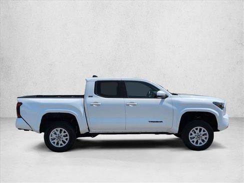 Used 2025 Toyota Tacoma SR5 AWD/4WD image 4