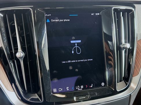 Used 2024 Volvo S60 B5 Plus image 22