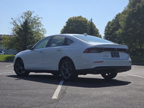 Certified 2023 Honda Accord EX image 18