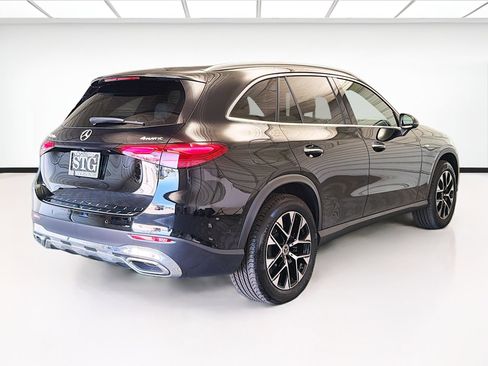 Used 2025 Mercedes-Benz GLC 350e 4MATIC image 4