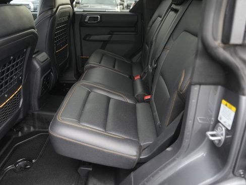 Used 2024 Ford Bronco Badlands image 12