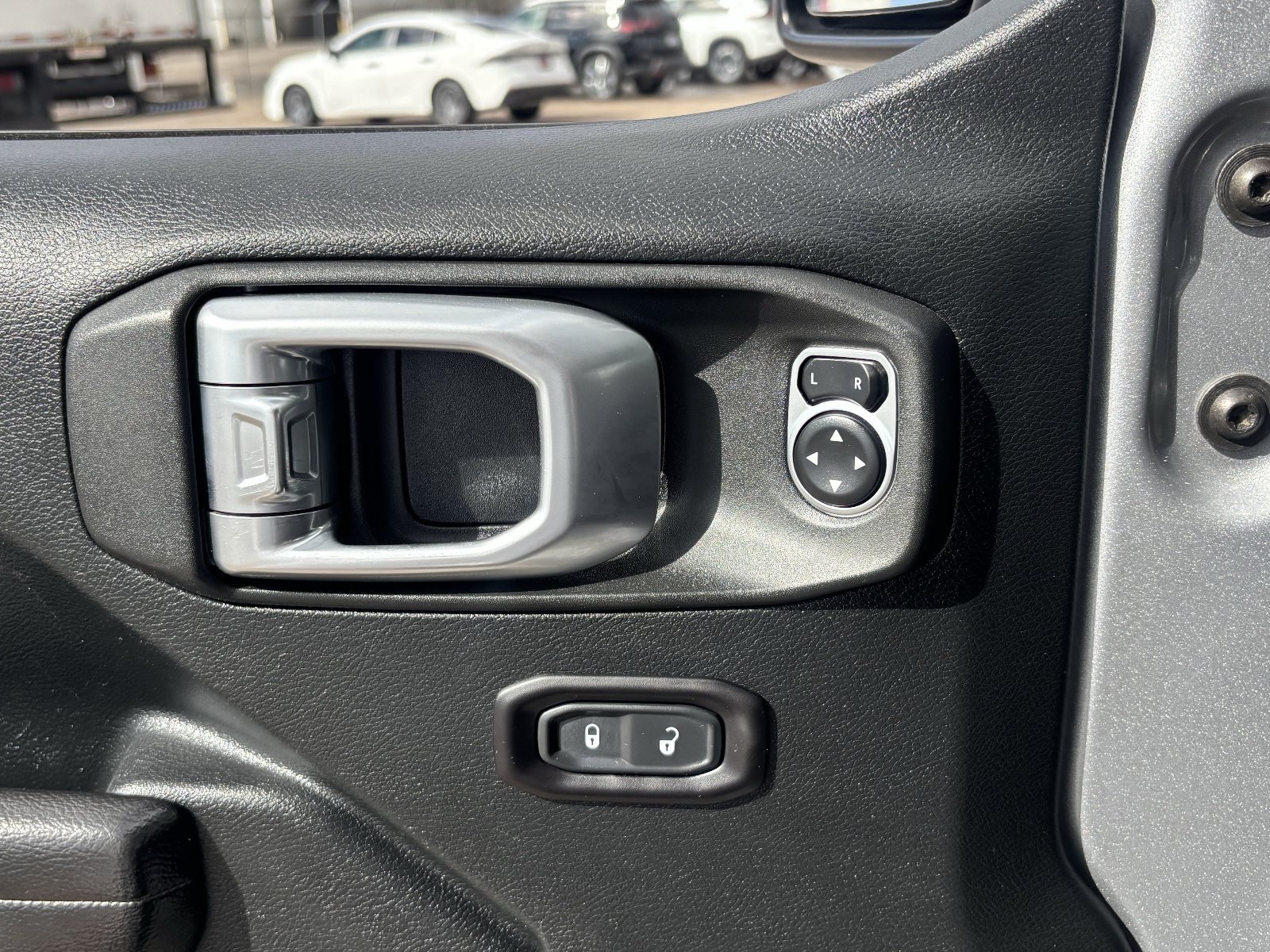 Used 2020 Jeep Wrangler Sport AWD/4WD image 21