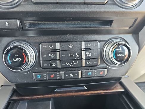 Used 2017 Ford F250 Platinum w/ Platinum Ultimate Package AWD/4WD image 40