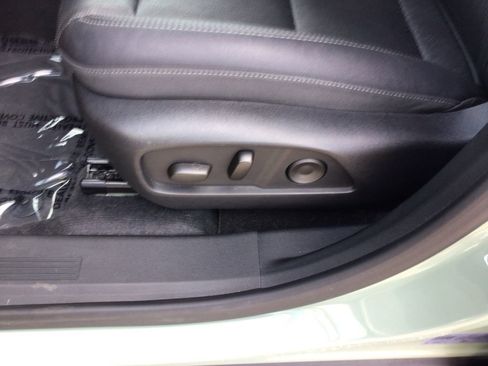 Used 2025 Chevrolet Equinox LT w/ Convenience Package II AWD/4WD image 19